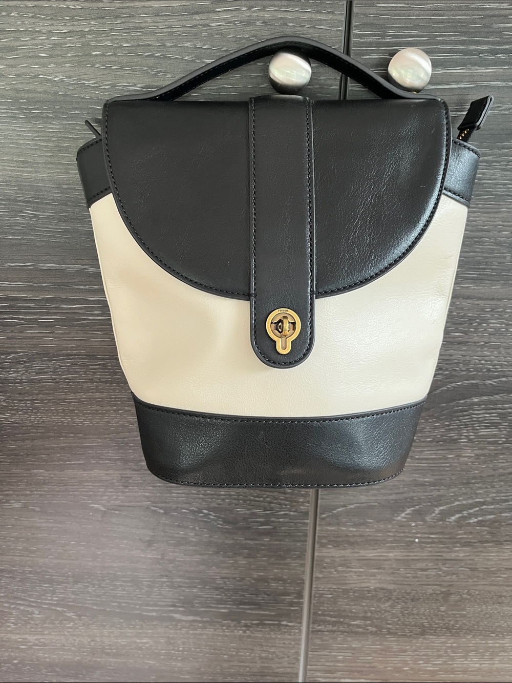 Fossil Cream & Black Pebbled Leather Bucket Bag
